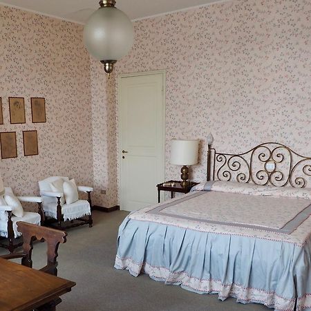 Casa Mondadori Bed and Breakfast Meina Buitenkant foto