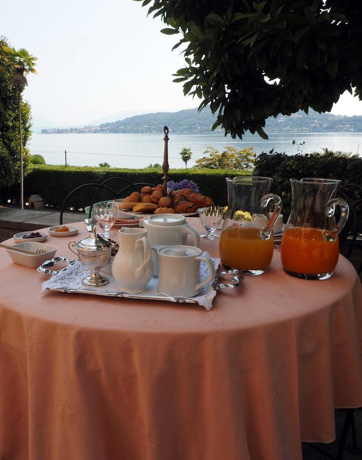 Casa Mondadori Bed and Breakfast Meina Buitenkant foto